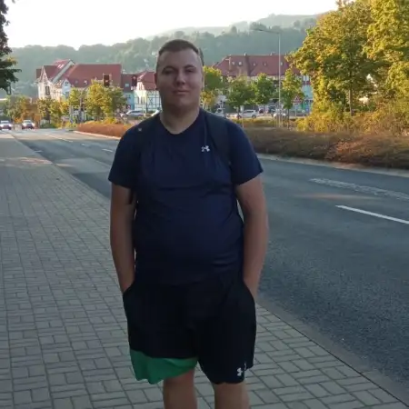 Максим, 22Германия