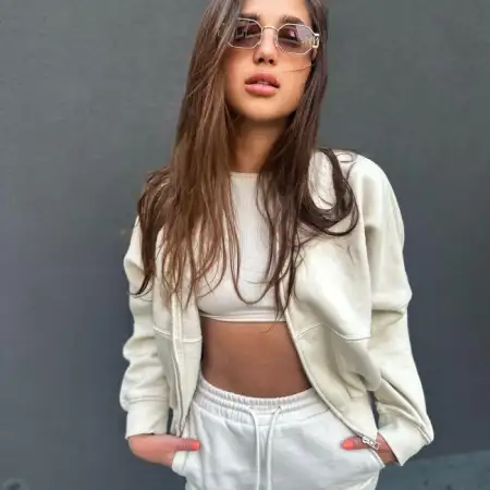 Alina, 24