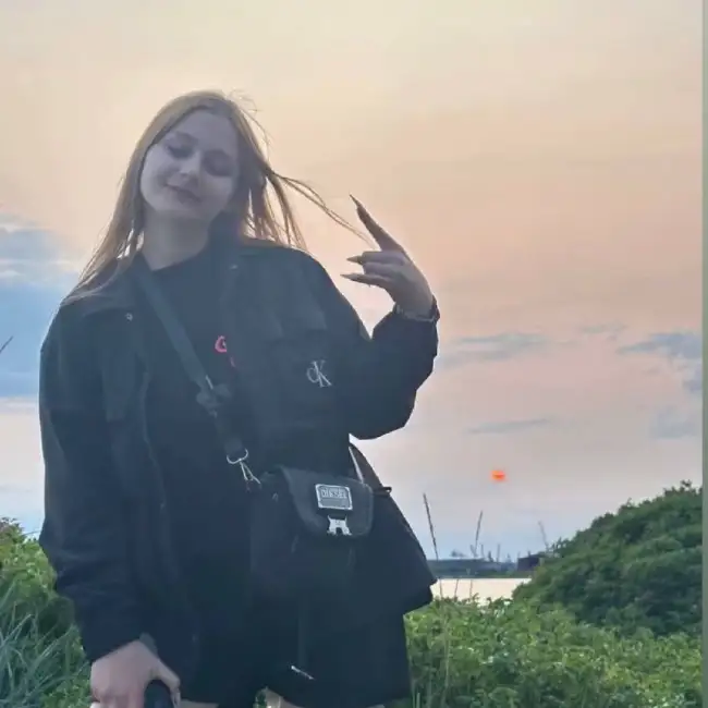 Даша · 20 ·           